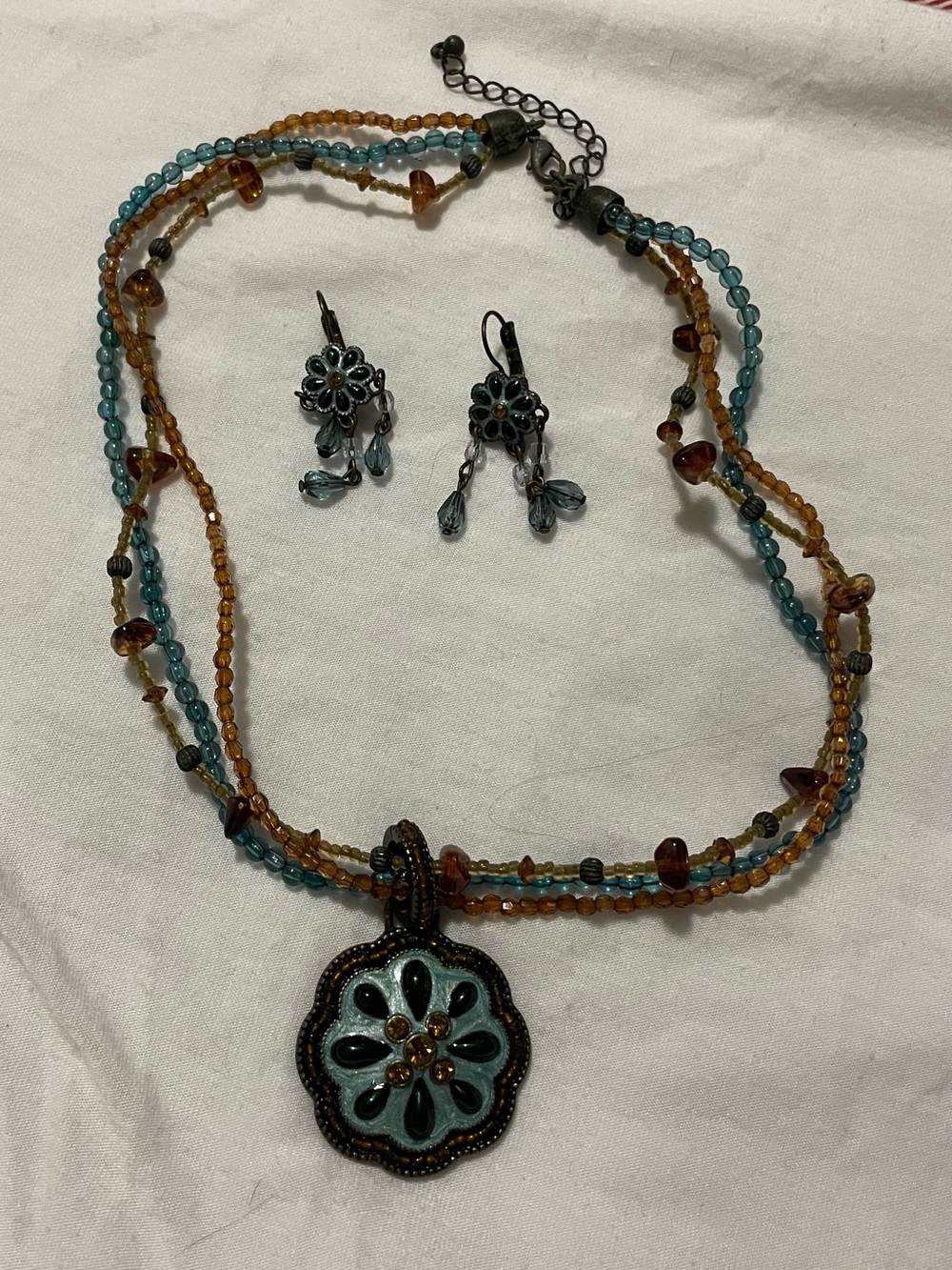 Necklace and earrings set